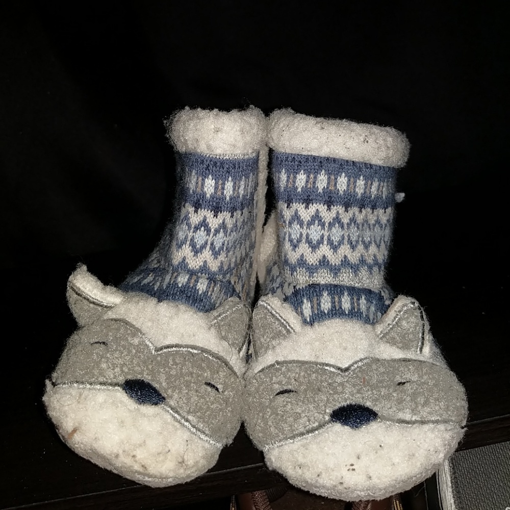 Boys 9/10 slippers